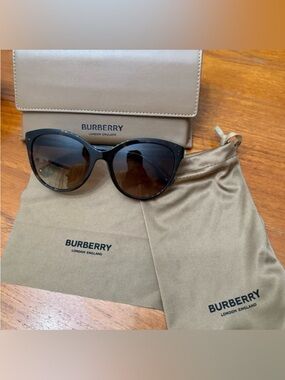 Burberry Black Cat-Eye Sunglasses with Brown Gradient Lenses